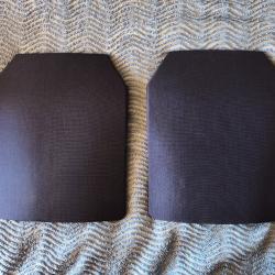 PLAQUES BALISTIQUES Taille SAPI bomb&eacute;es de Niveau IV KE-BURGMANN (Lot de deux plaques)