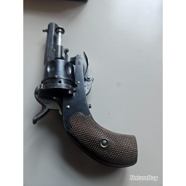 Revolver � d�tente pliante de type "puppy" ou "bulldog" du XIXe