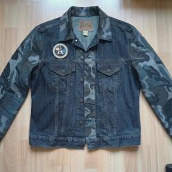 VESTE EN JEAN PERSONNALIS&Eacute;E CAMOUFLAGE ET PATCH ESPACE COSMOS TAILLE L