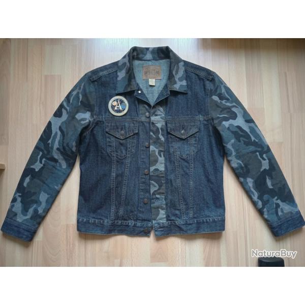 VESTE EN JEAN PERSONNALIS�E CAMOUFLAGE ET PATCH ESPACE COSMOS TAILLE L