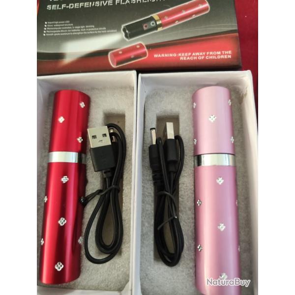Promo . Lot de deux Tasers Shocker type rouge a l�vre avec lampe. Sans frais de port