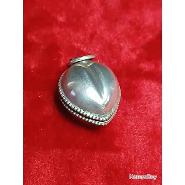 pendentif originale et r�aliste d'un grain de caf�  XIX�me si�cle