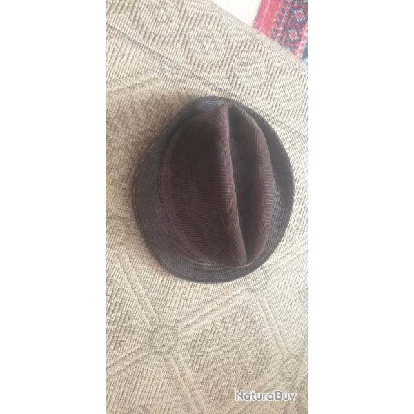 Chapeau d hiver en velours c�tel�