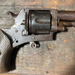 Petit revolver 320 pour pieces