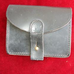 Cartouchi&egrave;re noire type LEBEL en cuir noir . ( collection ) .