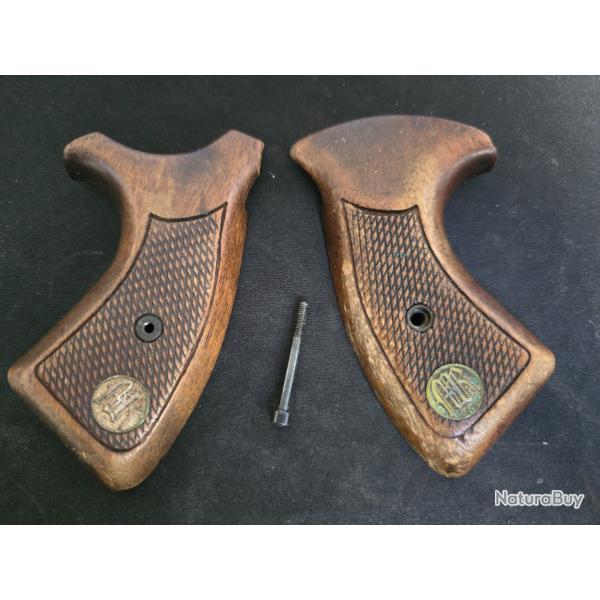 Crosse bois de noyer pour Manurhin MR88 ou sp�cial police.