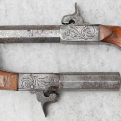 Rare paire homog&egrave;ne pistolets percussion coffre calibre 13 mm SDD26PIS002