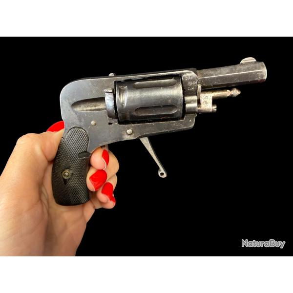 TR�S BEAU REVOLVER HAMMERLESS cal. 6mm VELODOG