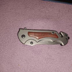 Couteau tout neuf &agrave; vendreCouteau tout neuf &agrave; vendre