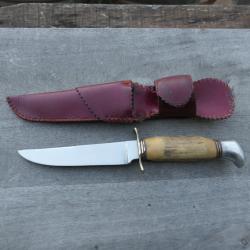 Couteau de chasse SABATIER "&agrave; la dague couronn&eacute;"; manche bois de cerf; lame inox; &eacute;tui cuir.