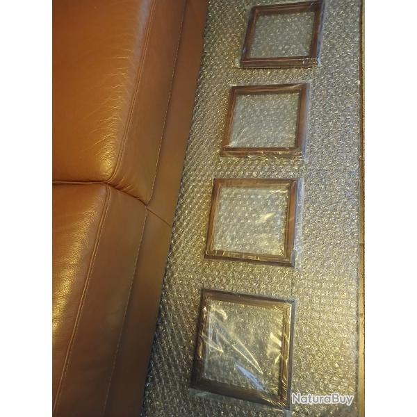 Ensemble de quatre cadres carr�s en bois , parfaits pour de multiples usages.
