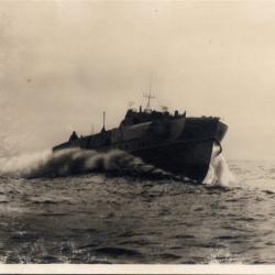 Carte postale vintage d'un Schnellboot allemand- N&deg;8944