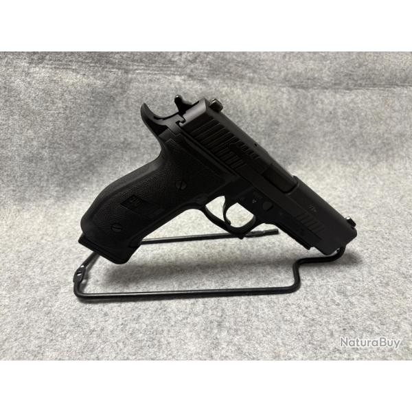 SIG SAUER P226 9 X 19 (9MM LUGER)