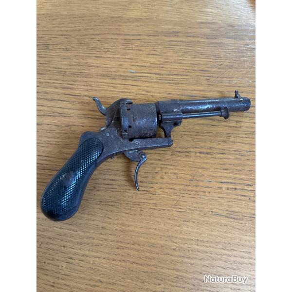 petit revolver a broche