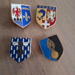 4 insignes gendarmerie en tr&egrave;s bon &eacute;tat. Le lot &agrave; d&eacute;terminer.