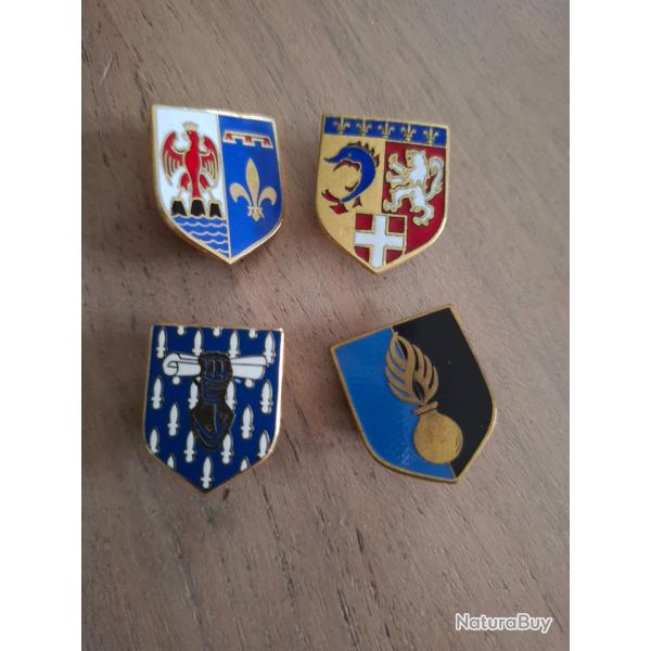 4 insignes gendarmerie en tr�s bon �tat. Le lot � d�terminer.