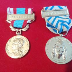Lot de 2 m&eacute;dailles militaires fran&ccedil;aises - Guerre d'Alg&eacute;rie / AFN (Agrafes Alg&eacute;rie)