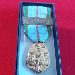 M&eacute;daille Comm&eacute;morative Guerre 1939-1945 WW2 - Agrafe FRANCE - Avec bo&icirc;te