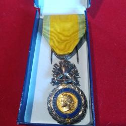 Rare M&eacute;daille Militaire 4&egrave;me R&eacute;publique - Argent Massif / A. Chobillon / Charni&egrave;re &agrave; Pivot