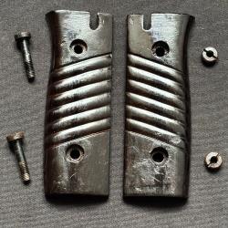 Paire de plaquettes bak&eacute;lite avec vis pour ba&iuml;onnette allemande 98k - WW2
