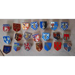21 insignes &eacute;cussons gendarmerie nationale. Belle ensemble des insignes de gendarmes.