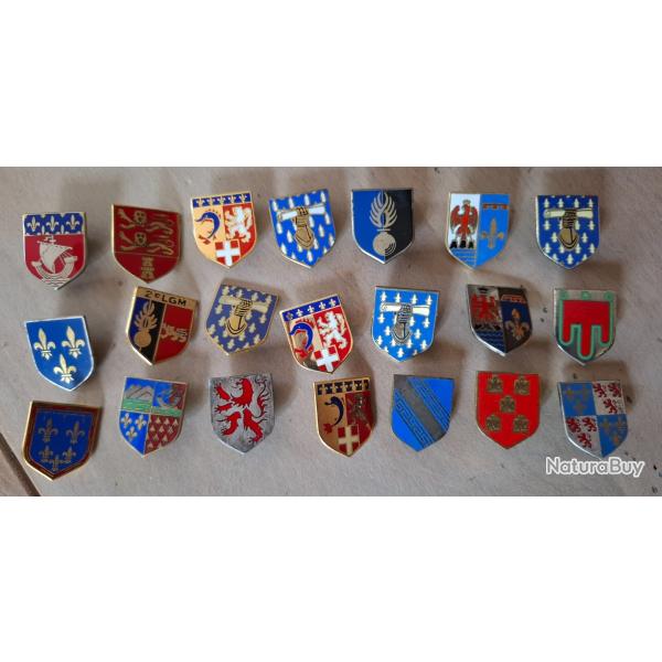 21 insignes �cussons gendarmerie nationale. Belle ensemble des insignes de gendarmes.