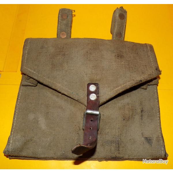 ETUI EN TISSU AVEC FERMETURE EN CUIR , 2 ATTACHES EN METAL POUR SUSPENDRE DANS UN VEHICULE , A IDENT