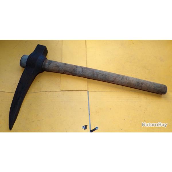 OUTIL : PIC PIOCHE AVEC MARQUAGE "ARMEE FRANCAISE " , LONGUEUR 45 CM POIDS 1,270 KILO   , FABRICATIO