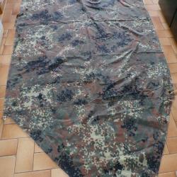 1/2 TOILE DE TENTE DE L'ARMEE ALLEMANDE EPOQUE APRES GUERRE , 2 SOLDATS AVAIENT CHACUN UN 1/2 DE TEN