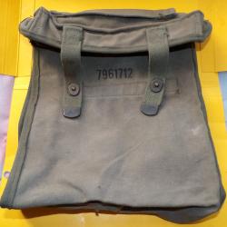 ARMEE AMERICAINE : ETUI EN TISSU PORTES DOCUMENTS OU PORTE CARTES , 2 ATTACHES EN METAL POUR SUSPEND