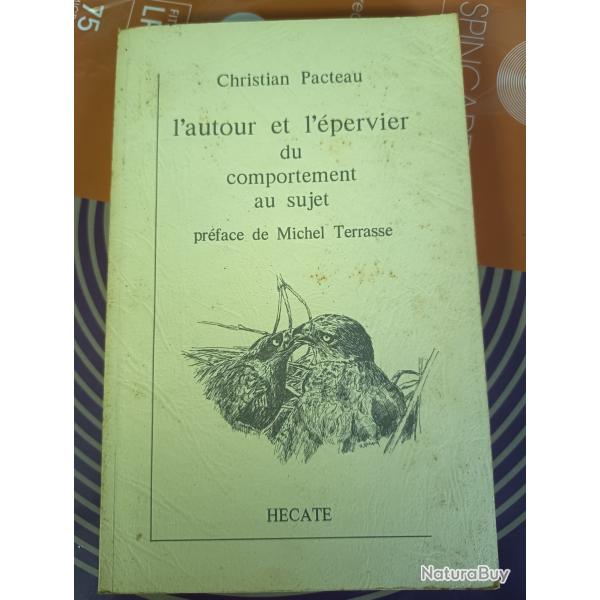Autour et �pervier...livre rare