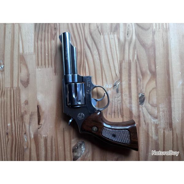 Revolver Taurus 82 S Inox 4" Cal. 38 SP