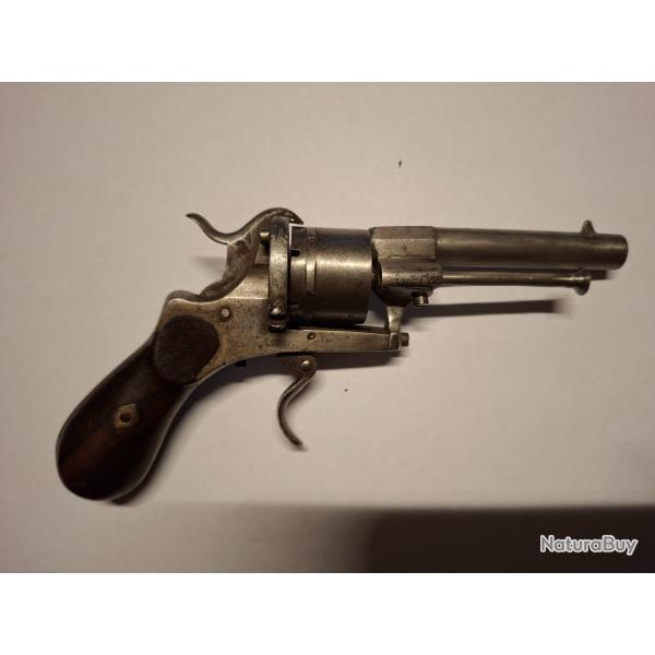 Revolver syst�me Lefaucheux � broche, six coups, calibre 7 mm avec signature