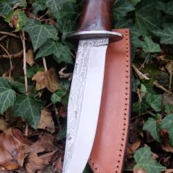 Couteau de Chasse Poignard Lame Fa&ccedil;on Damas Acier Carbone 1055 Manche Bois Etui Cuir Fabr Artisanale