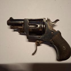 Revolver type Bulldog, six coups, calibre 320.