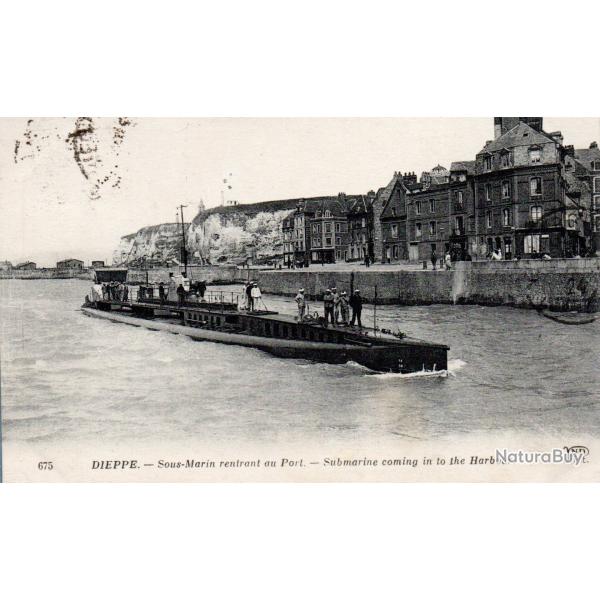Carte postale ancienne Dieppe sous-marin rentrant au port - N�8971