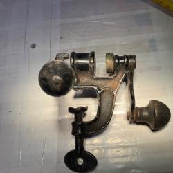 Ancien sertisseur calibre 12 mm