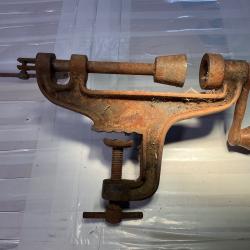Ancien sertisseur bloqu&eacute; cal 16
