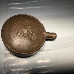 Ancien r&eacute;servoir essence briquet poilu