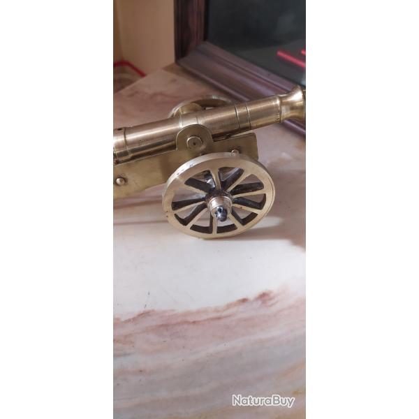 Canon en bronze a poudre noire