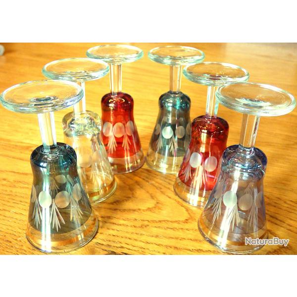 JOLIE SERIE DE 6 VERRES ANCIENS COLORES 1950/60/ POUR LIQUEURS ET DIVERS AUTRES DIGESTIFS A DEGUSTER