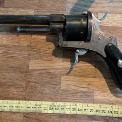 Revolver &agrave; broches cal 12 mm