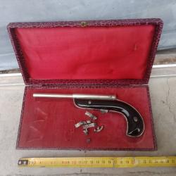 Pistolet ancien jouet dans sa bo&icirc;te