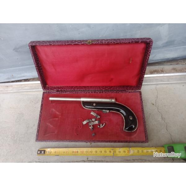 Pistolet ancien jouet dans sa bo�te