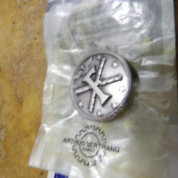 FRANCE MARINE - INSIGNE PORTE-AVIONS FOCH Fab. Arthus Bertrand Tr&egrave;s bon &eacute;tat en sachet