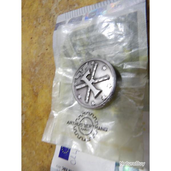 FRANCE MARINE - INSIGNE PORTE-AVIONS FOCH Fab. Arthus Bertrand Tr�s bon �tat en sachet