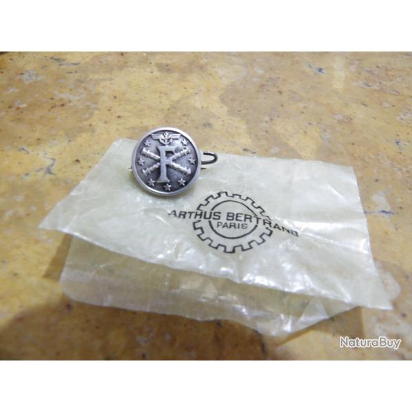 r�duction FRANCE MARINE  INSIGNE PORTE-AVIONS FOCH Fab. Arthus Bertrand TBE sachet d'origine