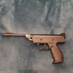 Pistolet &agrave; plombs 4,5 tr&egrave;s peu utilis&eacute; neuf, vendu avec bo&icirc;te de plombs environ 400 plus mallette