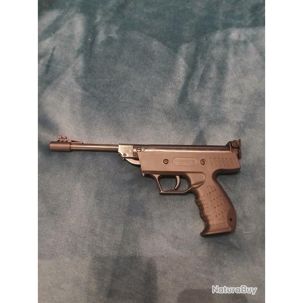 Pistolet � plombs 4,5 tr�s peu utilis� neuf, vendu avec bo�te de plombs environ 400 plus mallette