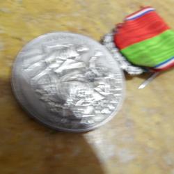 m&eacute;daille comm&eacute;morative Syndicat G&eacute;n&eacute;ral commerce l'industrie Honneur au travail 1891 1926 argent&eacute;